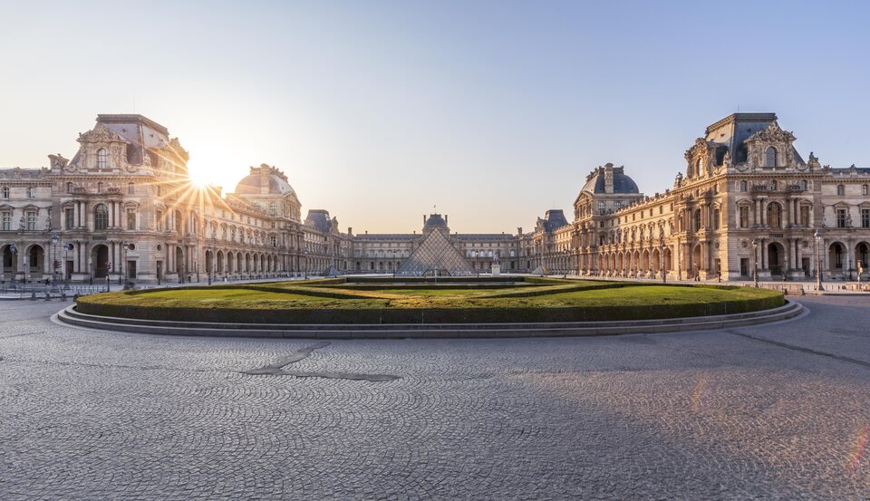 Lever du jour sur le Louvre